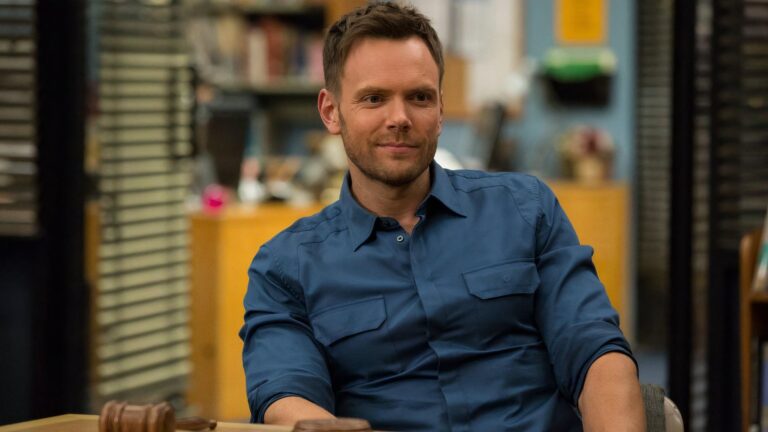 Joel McHale dévoile le calendrier de sortie du film communautaire