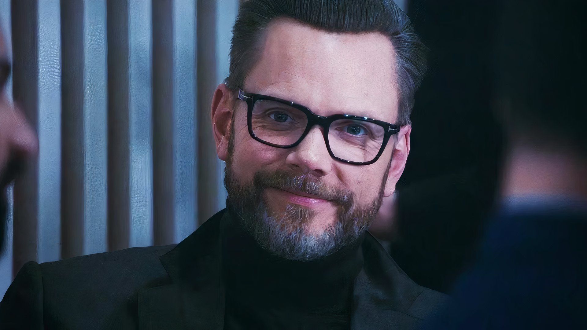 Joel McHale explique comment son « talent donné par Dieu » en tant que connard l'a conduit