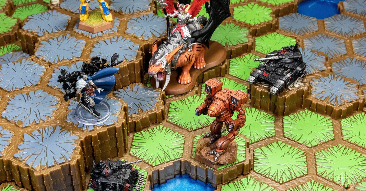 Les tuiles Heroscape, l'idéal platonicien du terrain de jeu sur table, sont de retour sur le marché