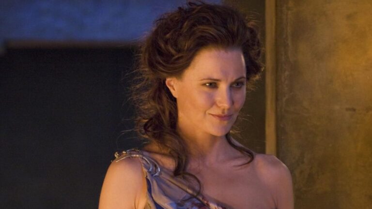Lucy Lawless sera de retour dans le rôle de Lucretia dans Spartacus : La Maison d'Ashur