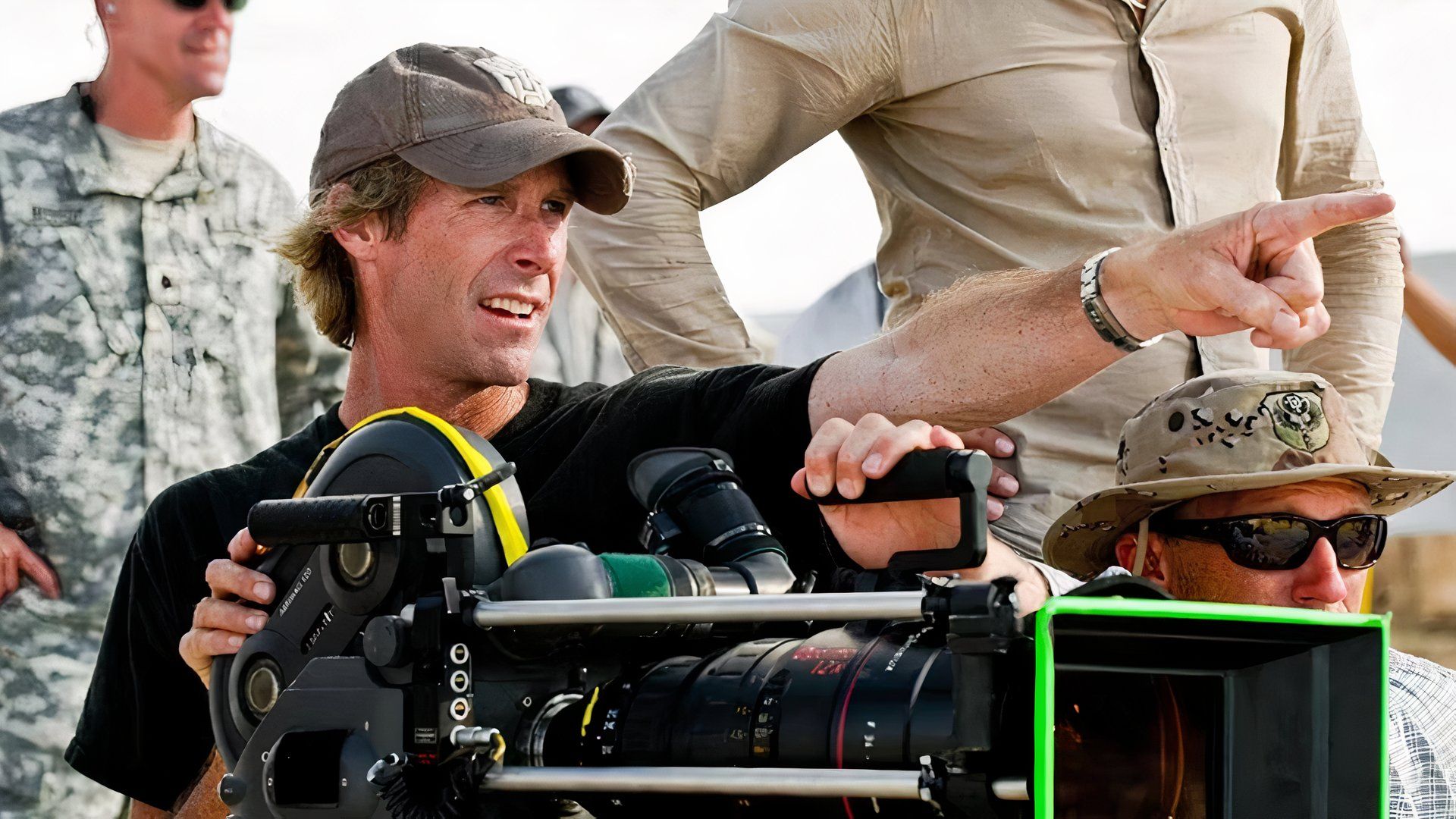 Michael Bay réalisera sa première série télévisée, Patrick Stewart en sera le protagoniste