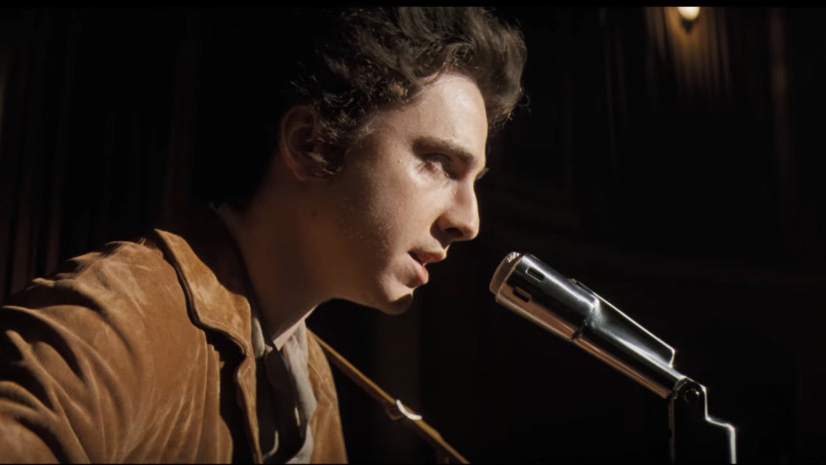 Timothée Chalamet chante dans le rôle de Bob Dylan dans le premier teaser de « A Complete Unknown »