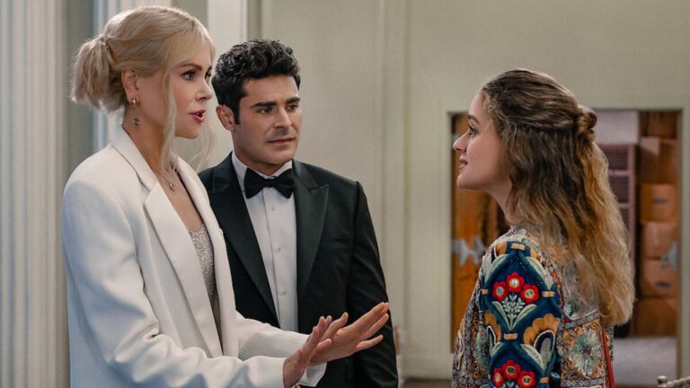 Zac Efron déclare que le titre NSFW original de « A Family Affair » a mis en évidence le scénario