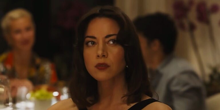 Aubrey Plaza n'a toujours pas regardé la saison 2 de White Lotus malgré…