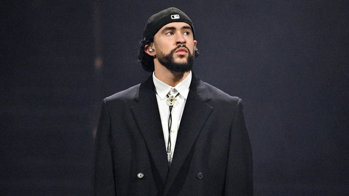 Bad Bunny rejoint le groupe « Caught Stealing » de Darren Aronofsky