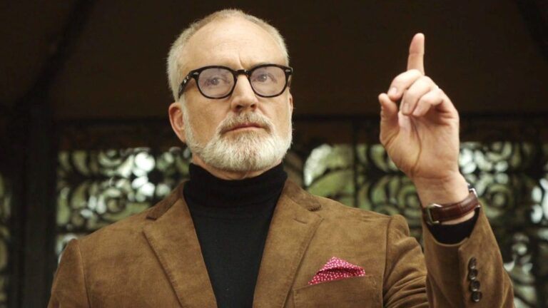 Bradley Whitford traîne Cheryl Hines après le discours de Trump de son mari RFK Jr.