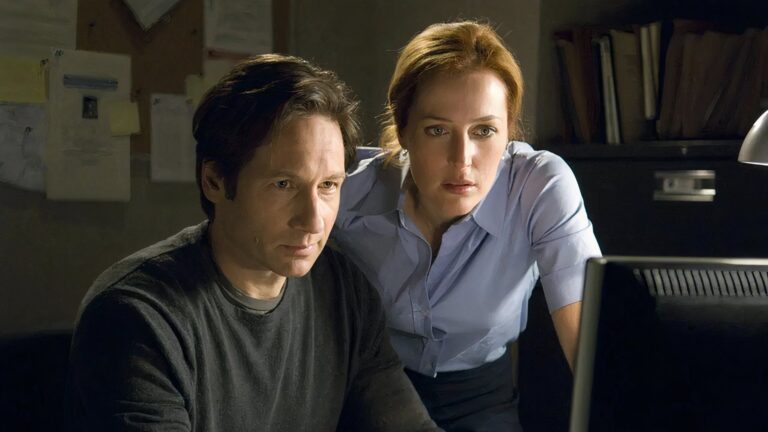 Gillian Anderson parle de son baiser aux Emmy Awards avec sa co-star de X-Files