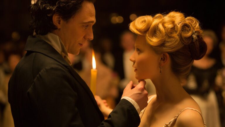 Guillermo del Toro explique pourquoi Crimson Peak, avec Tom Hiddleston, a été un échec