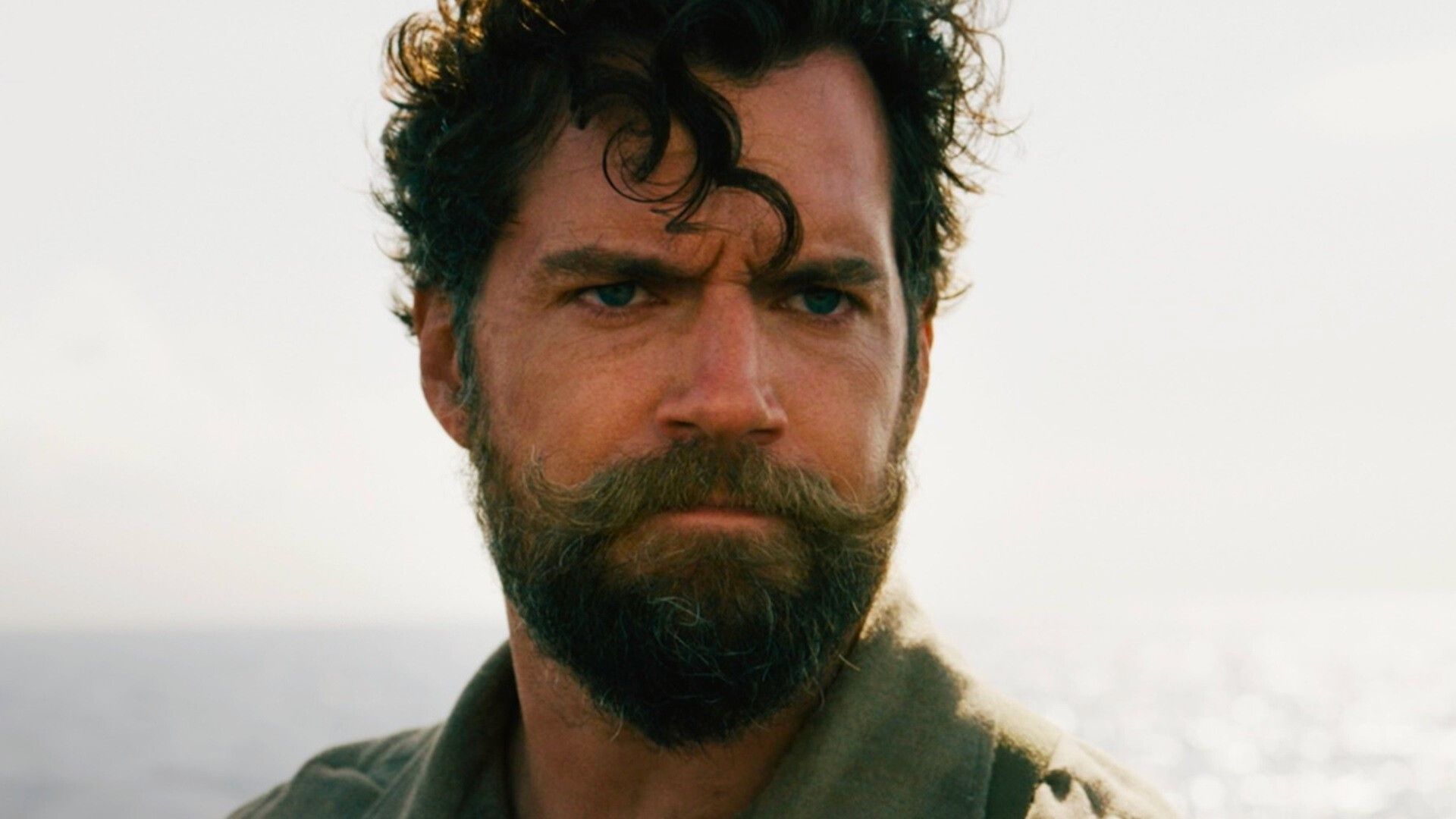 Henry Cavill dévoile le premier aperçu officiel de son film qui a fait le bonheur des foules
