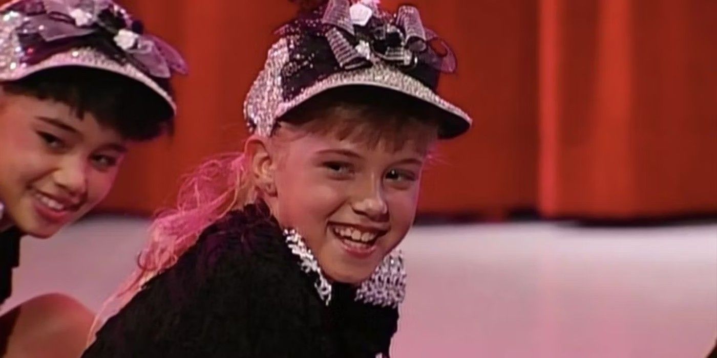 La star de Full House, Jodie Sweetin, recrée le bal scolaire de Stéphanie il y a 30 ans...