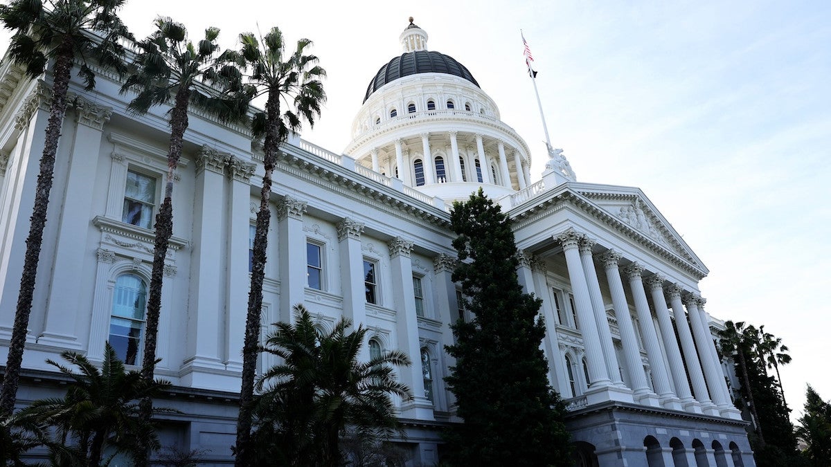 Les législateurs californiens s'apprêtent à abandonner la loi obligeant les grandes entreprises technologiques à payer 172,5 millions de dollars pour les informations