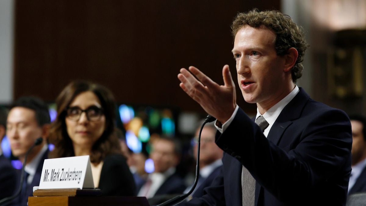 Mark Zuckerberg regrette d'avoir permis à la Maison Blanche de pousser la censure du COVID-19 en 2021 : « Le gouvernement