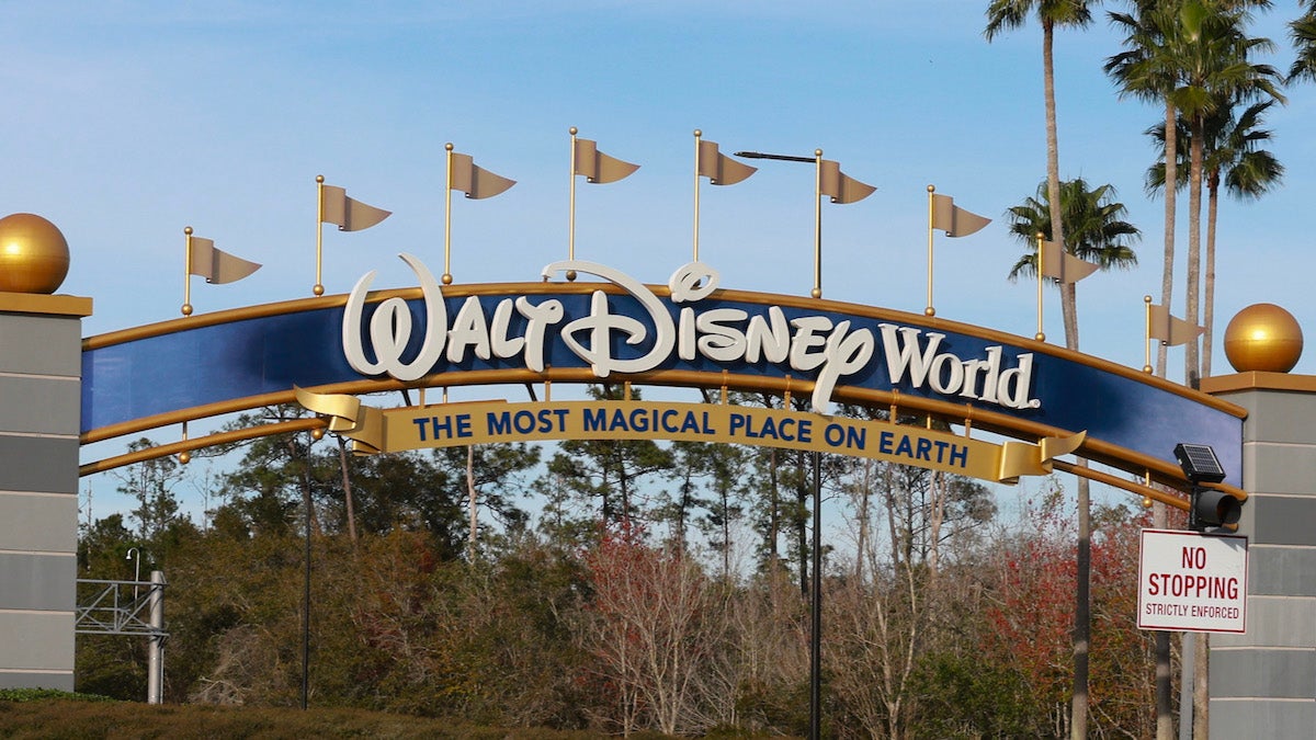 Un veuf condamne Disney pour son affirmation « scandaleuse » selon laquelle il ne peut pas poursuivre en justice la mort de sa femme dans un parc à thème en raison de
