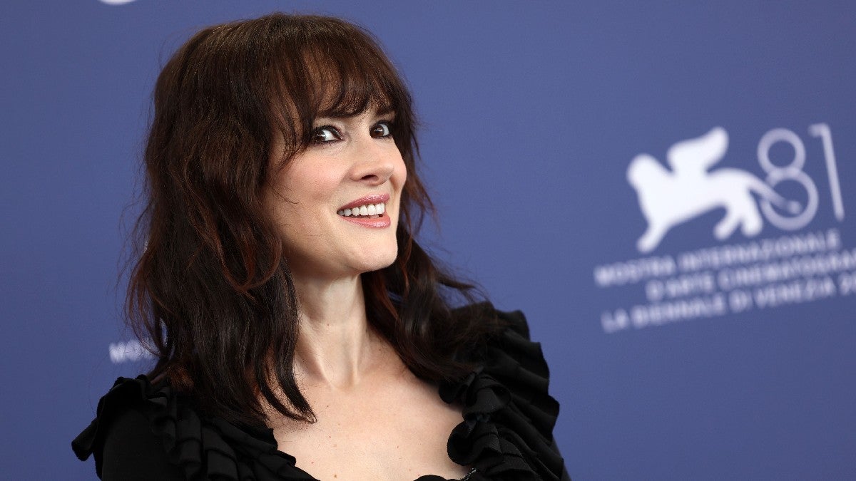 Winona Ryder dit qu'elle est consternée par les jeunes co-stars qui ne regardent pas de films : « La première chose qu'elles disent