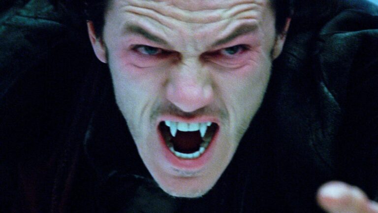 Le film Dracula de Luc Besson sera une romance folle selon Prince