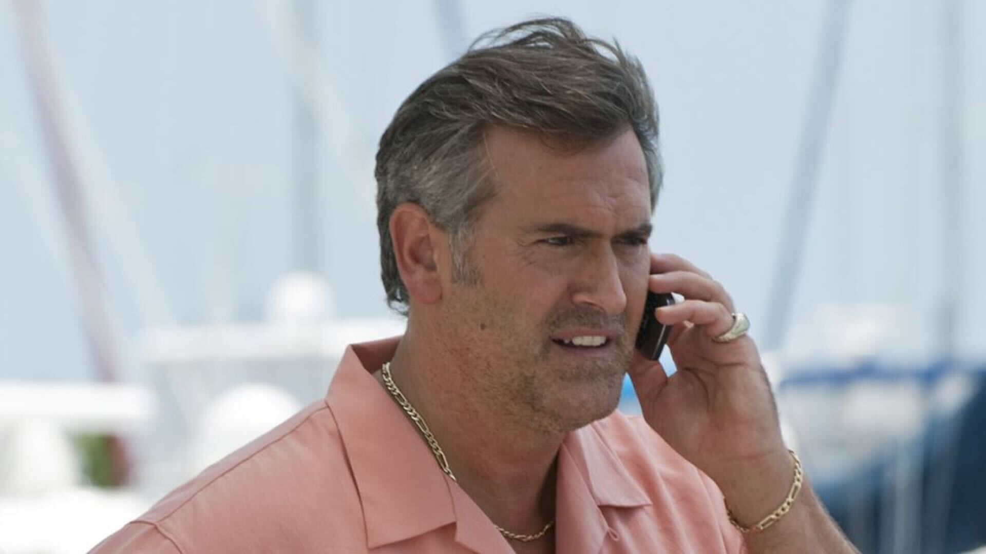 Bruce Campbell veut que Burn Notice ait droit à une suite pour le téléfilm
