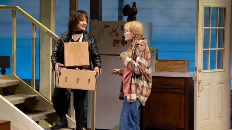 Critique de Broadway « The Roommate » : Mia Farrow et Patti LuPone obtiennent