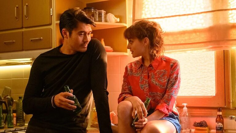 Critique de « Daniela Forever » : Henry Golding est coincé dans un riff de science-fiction creux « Inception »