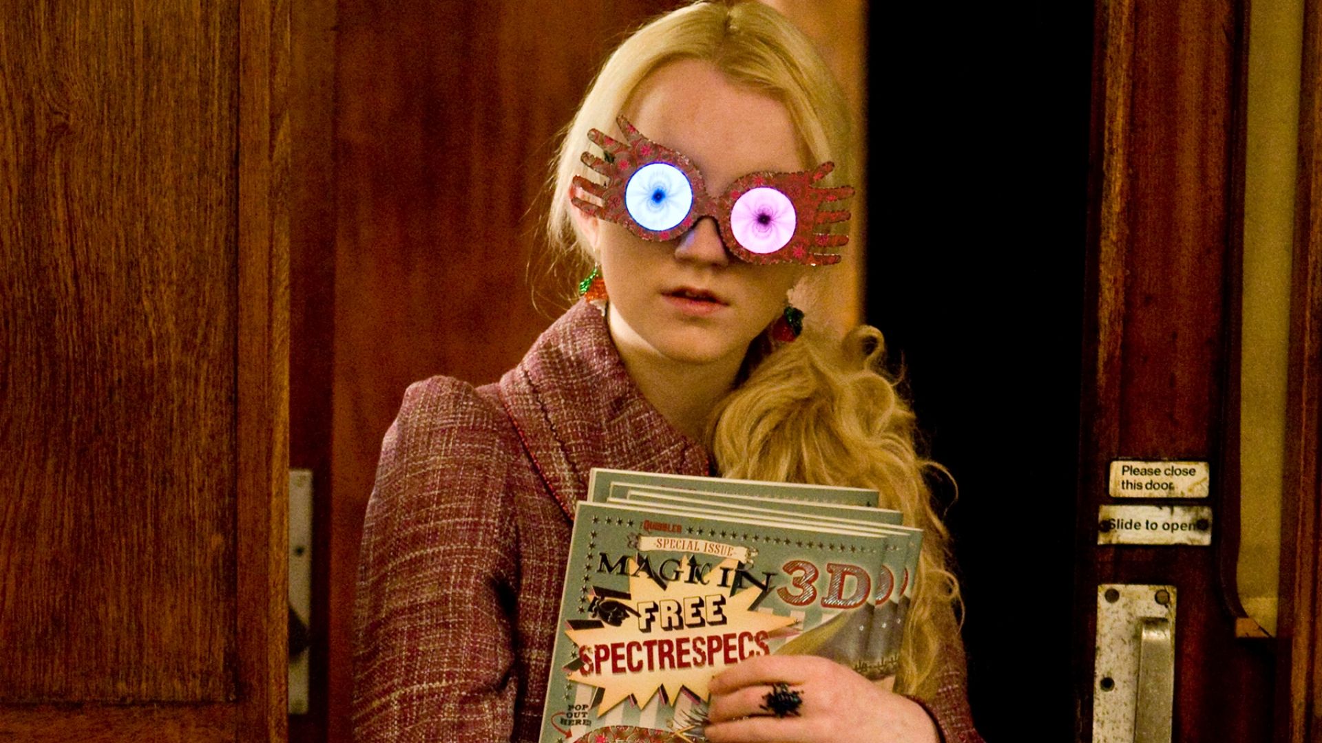 Evanna Lynch oublie brièvement qu'elle a joué dans Harry Potter
