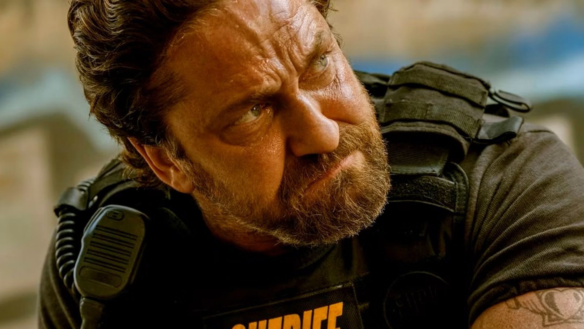 Gerard Butler est de retour en action dans la première bande-annonce de Den of Thieves 2