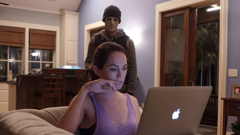 « Hush » de Mike Flanagan arrive en vidéo avec un coffret de luxe de 4 disques de Scream Factory