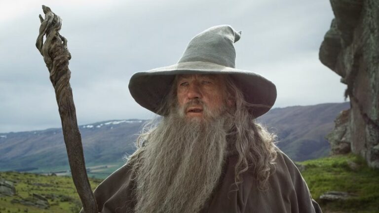 Ian McKellen admet que les scénaristes du « Seigneur des anneaux » feraient mieux de se dépêcher s'ils veulent que Gandalf revienne