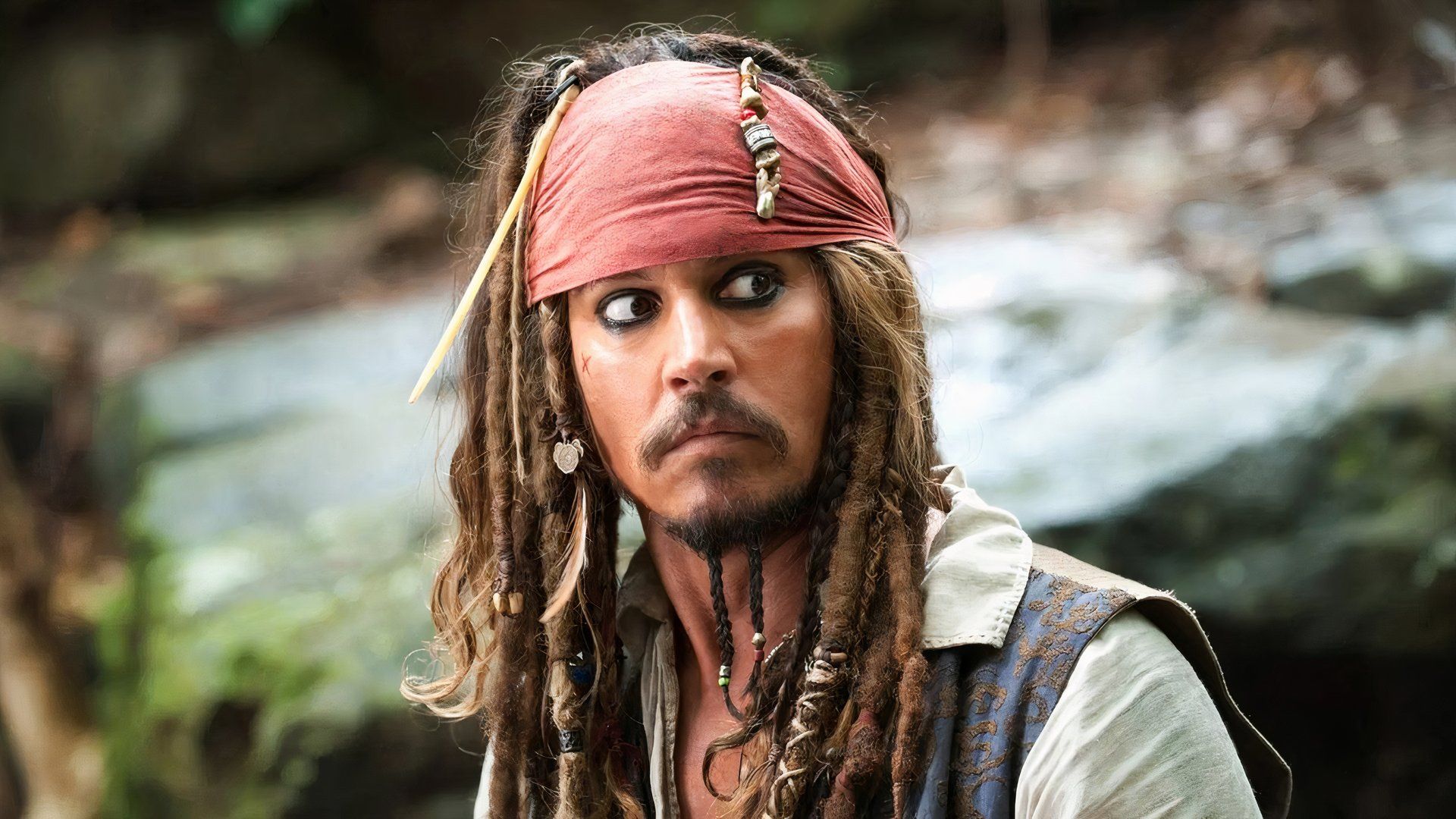 Johnny Depp visite un hôpital espagnol en costume complet de Jack Sparrow