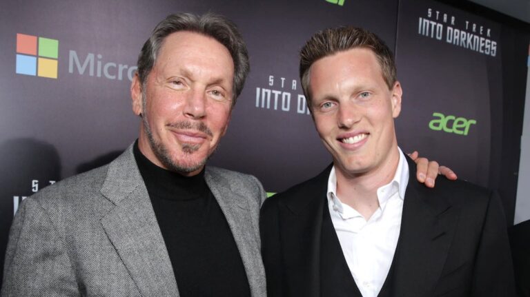 Larry Ellison détiendra une participation majoritaire dans Paramount Global grâce à la fusion avec Skydance, selon un dossier