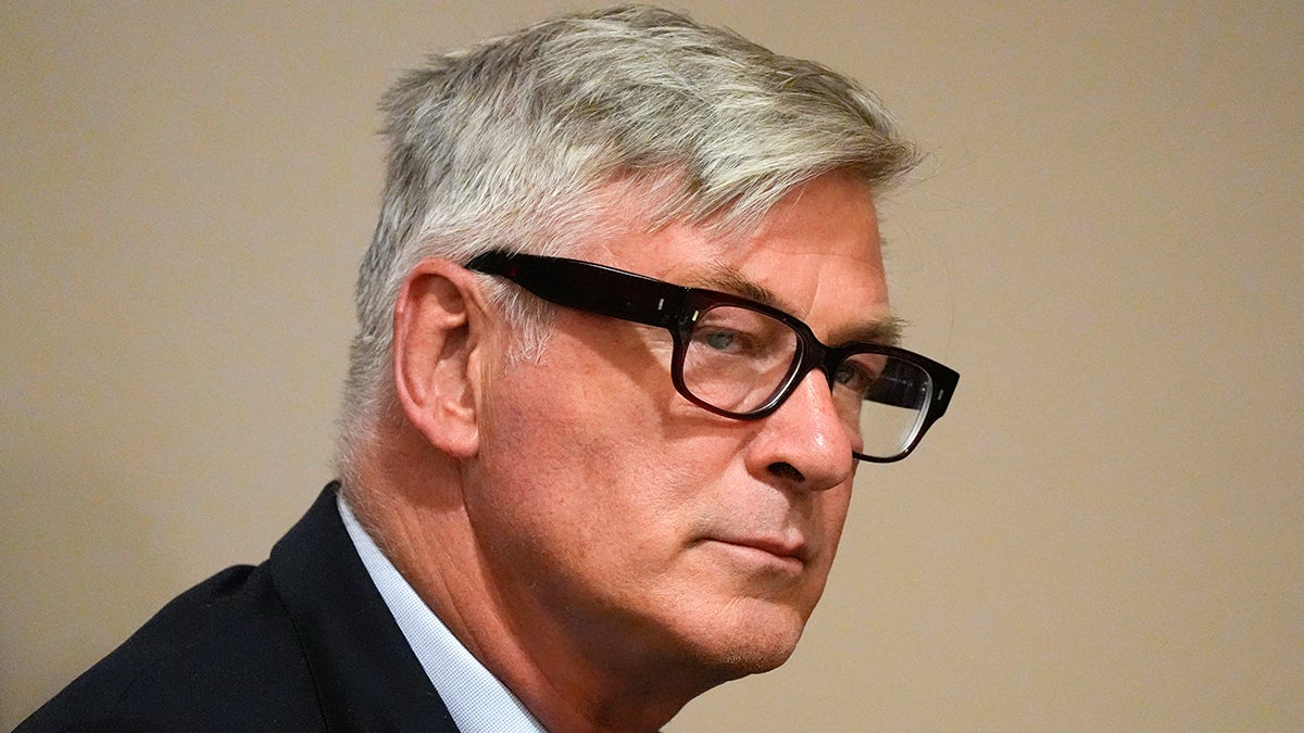 Le juge de « Rust » se prononce contre le procureur d'Alec Baldwin pour avoir dépassé la limite de 10 pages de dépôt