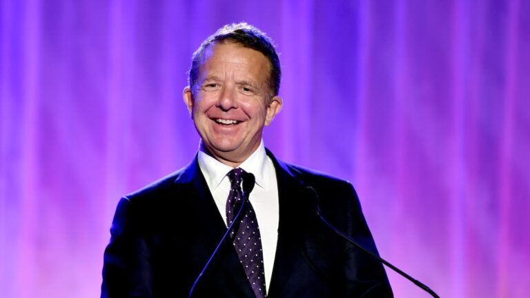 Le partenariat de Lionsgate avec l'IA est « préoccupant » pour les artistes, déclare Jeremy Zimmer, PDG de l'UTA
