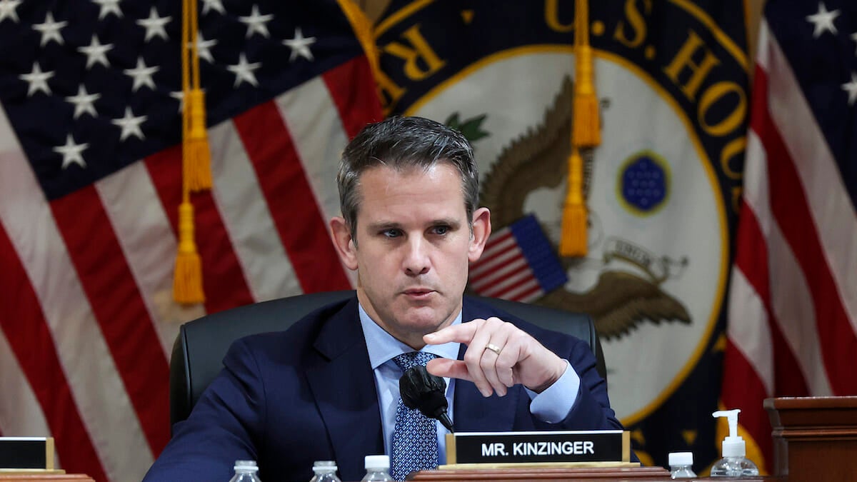 Pourquoi Steve Pink a réalisé un documentaire sur Adam Kinzinger : « La plus grande subversion des attentes de l'histoire américaine »