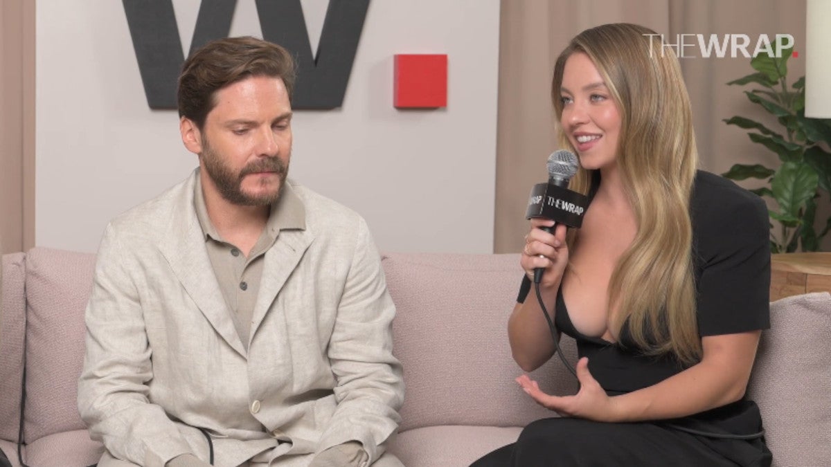 Sydney Sweeney a été époustouflée en découvrant que le film de Ron Howard « Eden » est basé sur une histoire vraie | Wrap