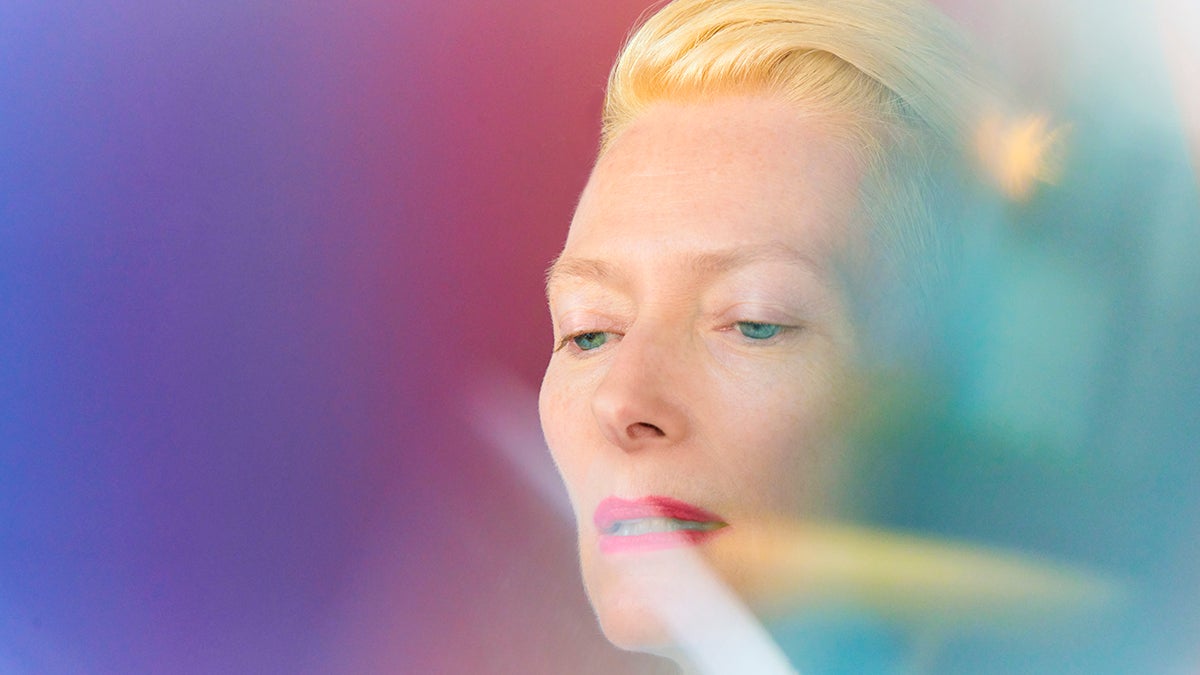 Tilda Swinton a utilisé son expérience personnelle pour se connecter à « The Room Next Door » d'Almodóvar : « On se sent