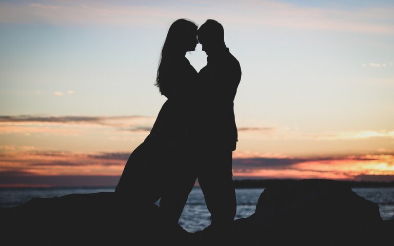 Conseils pour entretenir la flamme de l’amour dans son couple