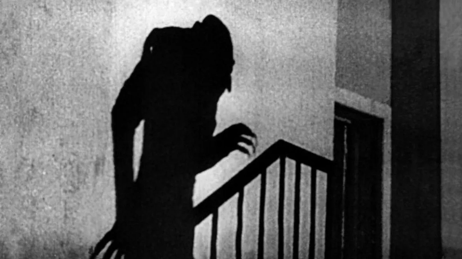 La star du remake de Nosferatu, Doug Jones, discute de la concurrence avec Robert