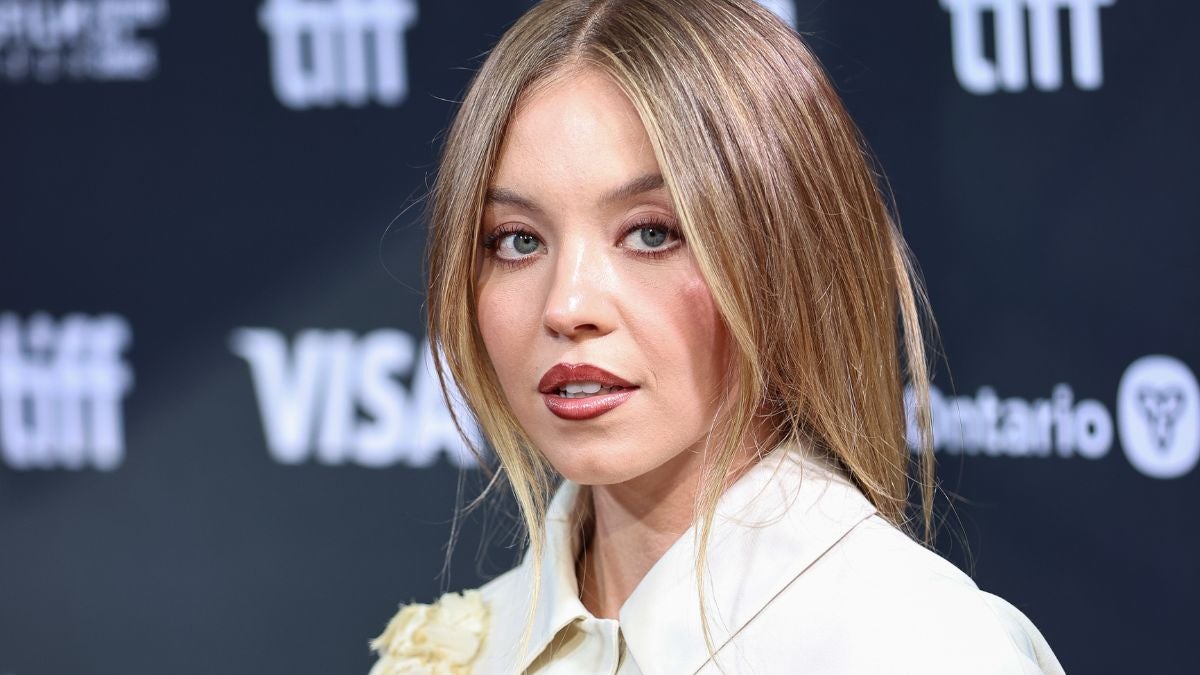 Sydney Sweeney partage un premier regard dramatique sur le biopic de Christy Martin sur la boxe : « Honorée d'entrer dans elle
