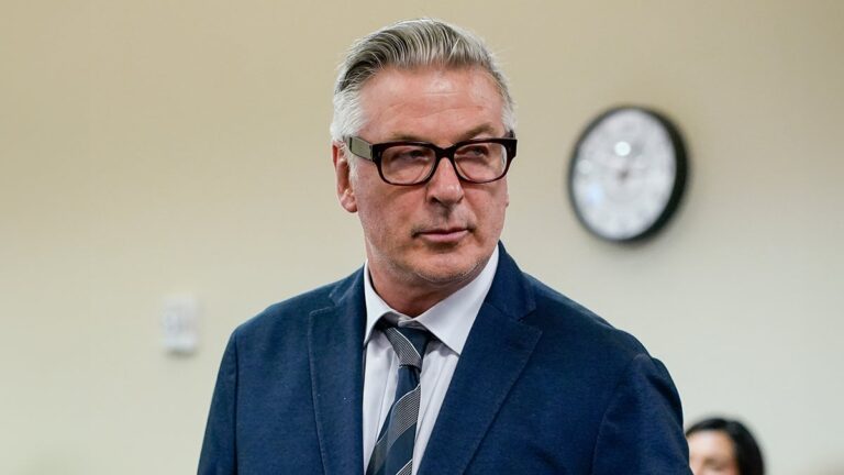 L'affaire d'homicide involontaire coupable « Rust » d'Alec Baldwin ne sera pas rouverte, selon un juge du Nouveau-Mexique