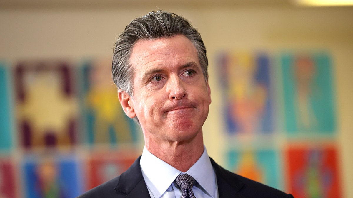 La loi anti-deepfake du gouverneur Newsom bloquée par le juge fédéral, célèbre Elon Musk