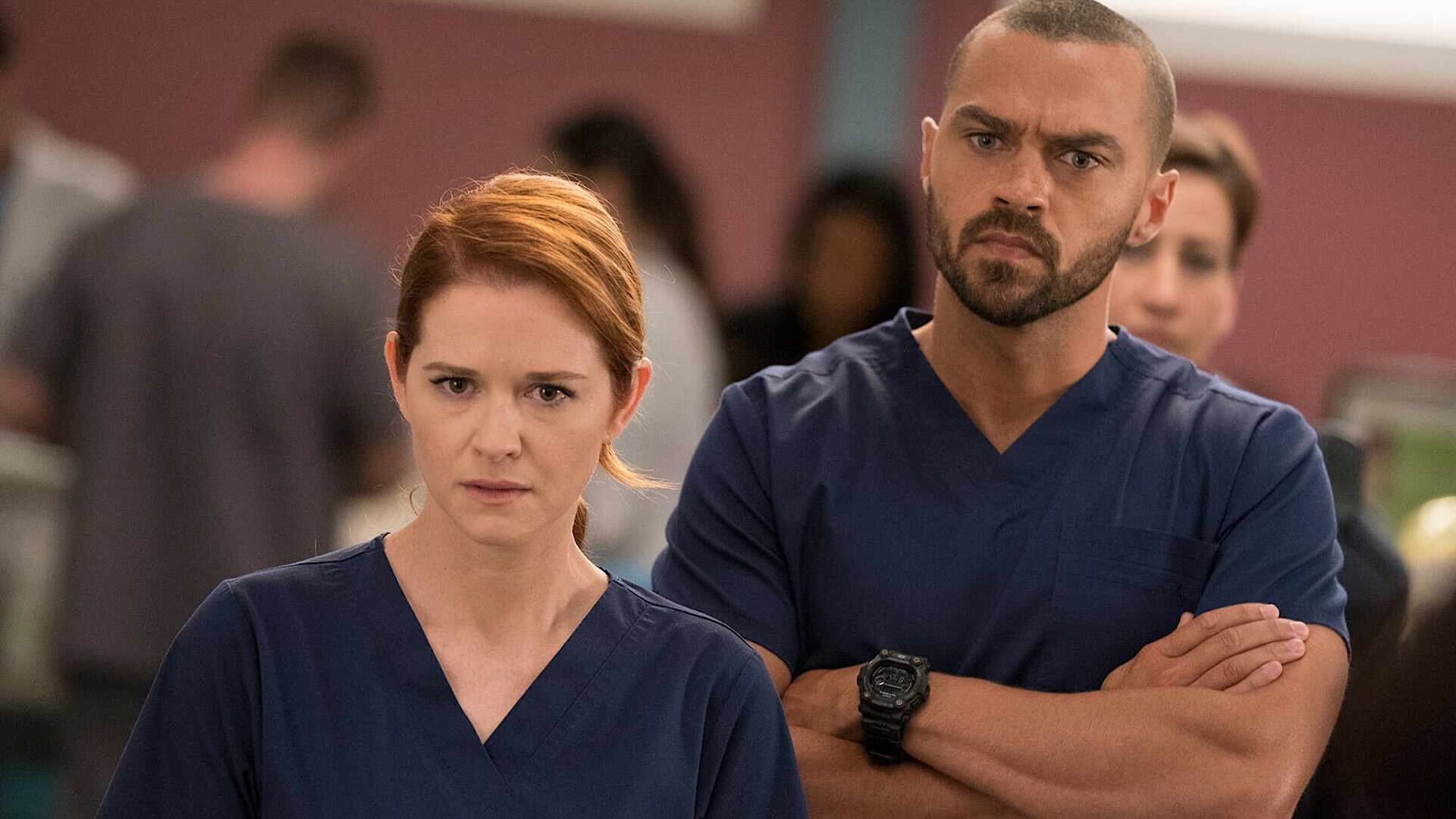 La star de Grey's Anatomy, Sarah Drew, réfléchit à sa sortie émotionnelle d'ABC