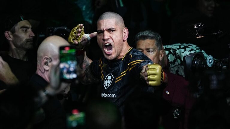 Le champion UFC Light Heavyweight Alex Pereira en pourparlers pour rejoindre « Onslaught » à A24