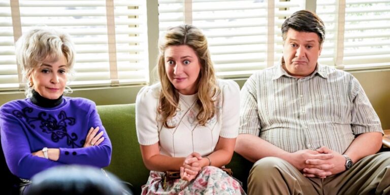 Les acteurs de George et Mary se réunissent pour le premier mariage de l'adorable Georgie et Mandy…