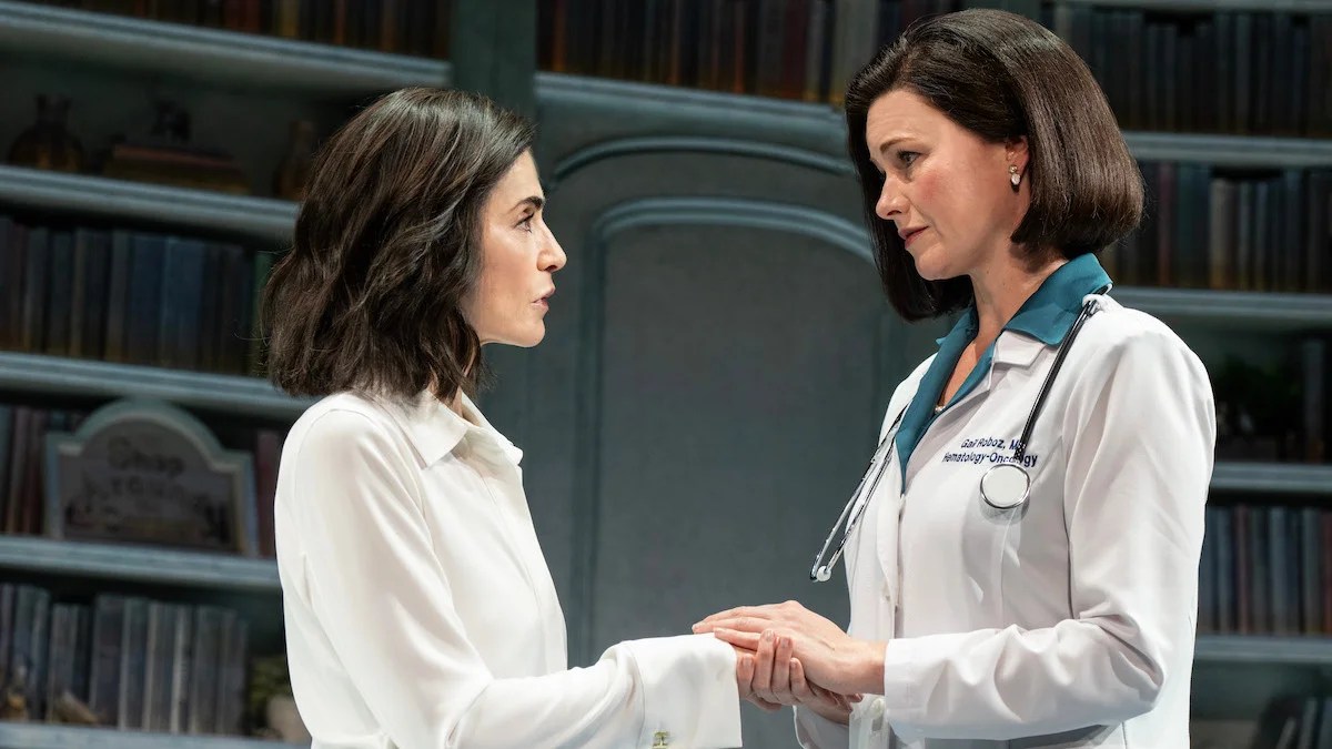 Revue de Broadway « Left on Tenth » : Julianna Margulies explore l'amour et