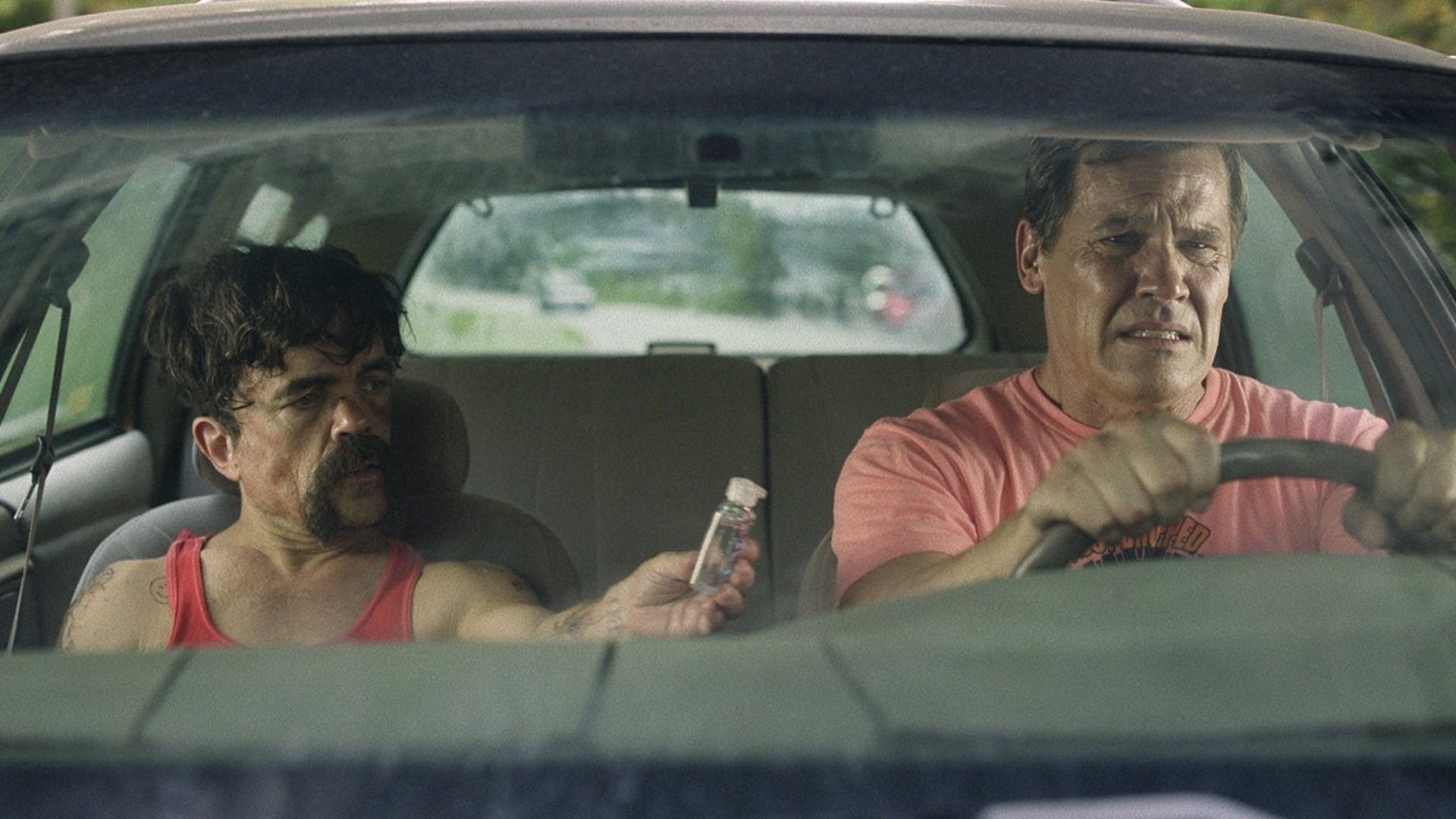 Revue des Frères | La comédie policière torride de Josh Brolin et Peter Dinklage