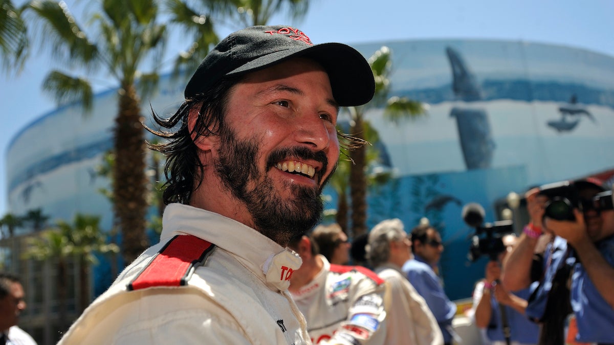 Waouh ! Keanu Reeves participera à une voiture de course légitime de 150 MPH sur l'Indianapolis Motor Speedway