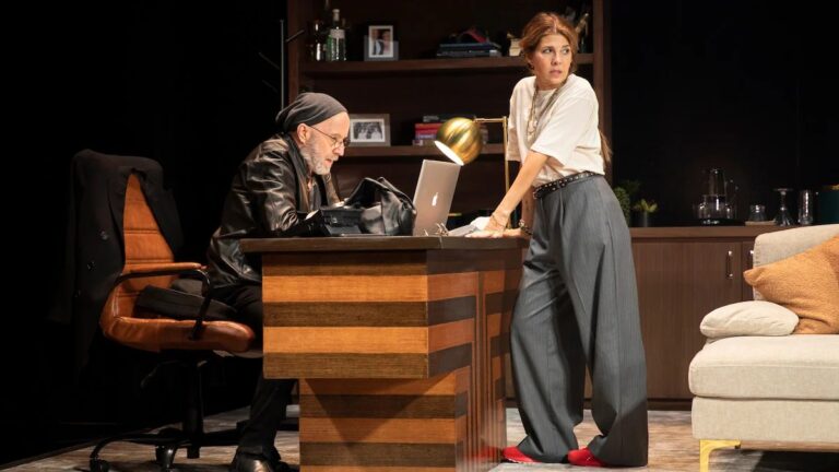 Critique de « Babe » Off Broadway : Marisa Tomei se retrouve coincée entre les deux