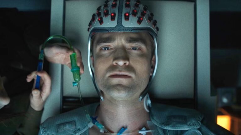 La comédie noire de science-fiction Mickey 17 avec Robert Pattinson en souffre une autre