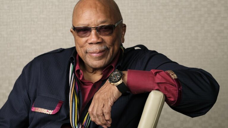 Quincy Jones, lauréat d'un Oscar et producteur musical, décède à l'âge de 91 ans