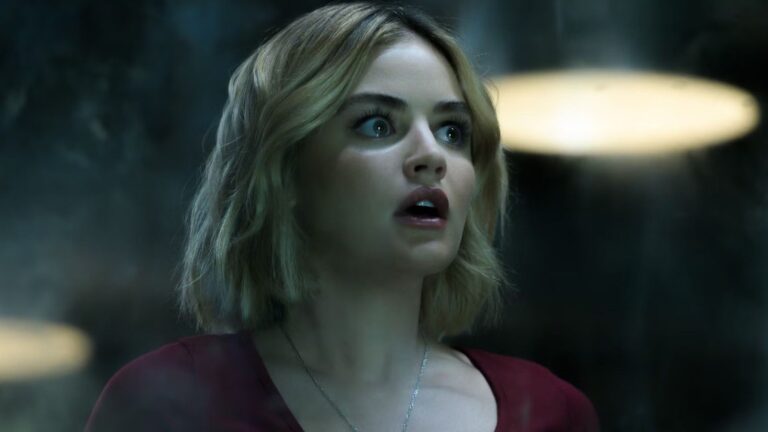 White Mars de Lucy Hale ressemble exactement à Kurt de John Carpenter