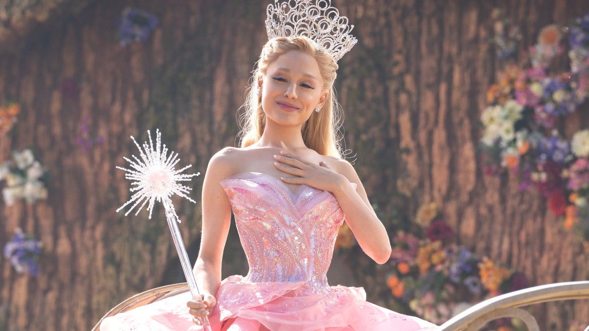 Ariana Grande reçoit la baguette originale du "Magicien d'Oz" de Glinda de Drew Barrymore : "Oh mon Dieu !" |