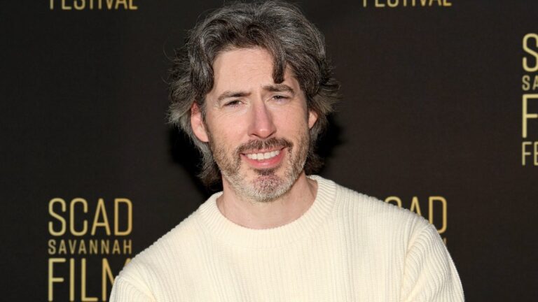 Jason Reitman dit que Chevrolet Chase lui a dit qu'il « devrait être gêné » par le film « SNL »